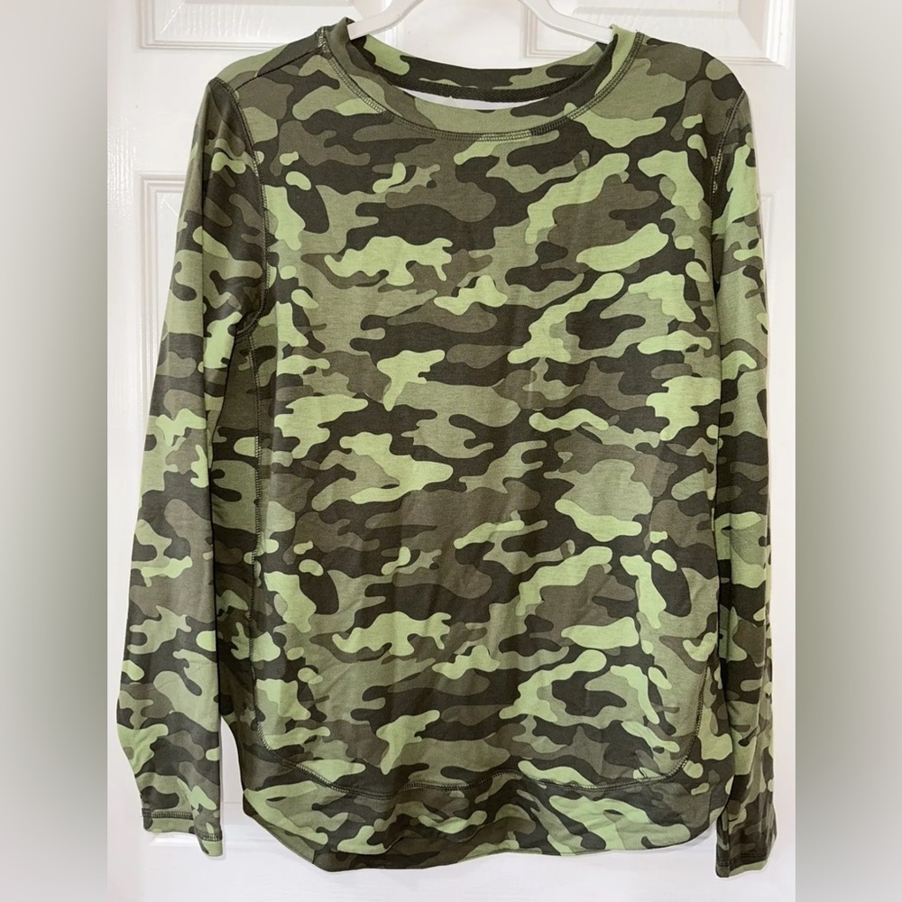 zuda Men's Small Pullover Long Sleeve Hi-Low Hem Green Camo NEW
